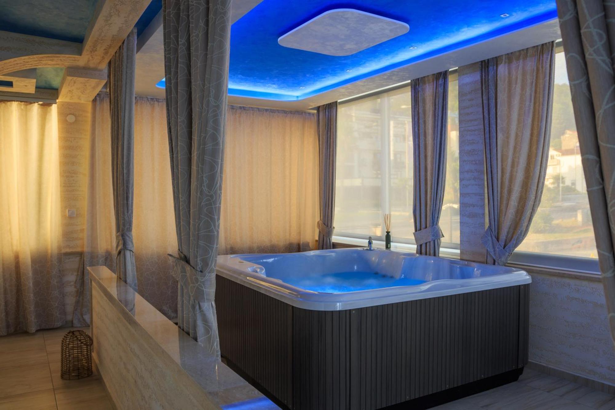 Hotel Maksim Herceg Novi Luaran gambar